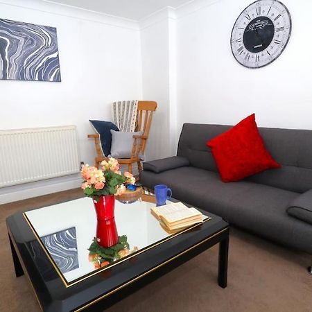 New Sunset Square Eastbourne 2 Bed Apartment, Long Stay Welcome 외부 사진
