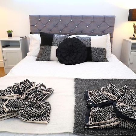 New Sunset Square Eastbourne 2 Bed Apartment, Long Stay Welcome 외부 사진
