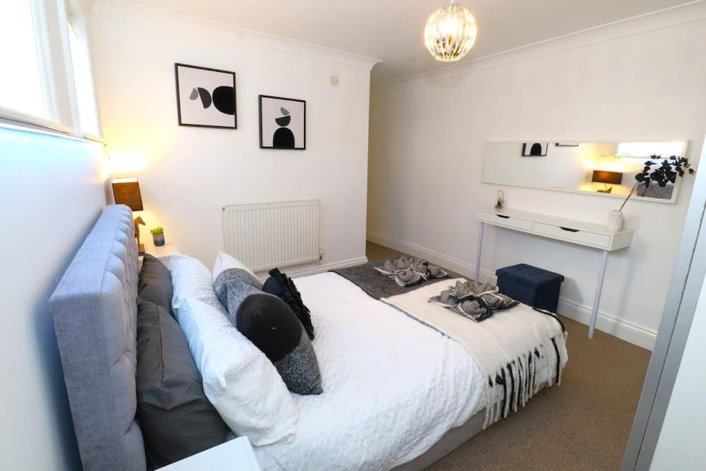 New Sunset Square Eastbourne 2 Bed Apartment, Long Stay Welcome 외부 사진