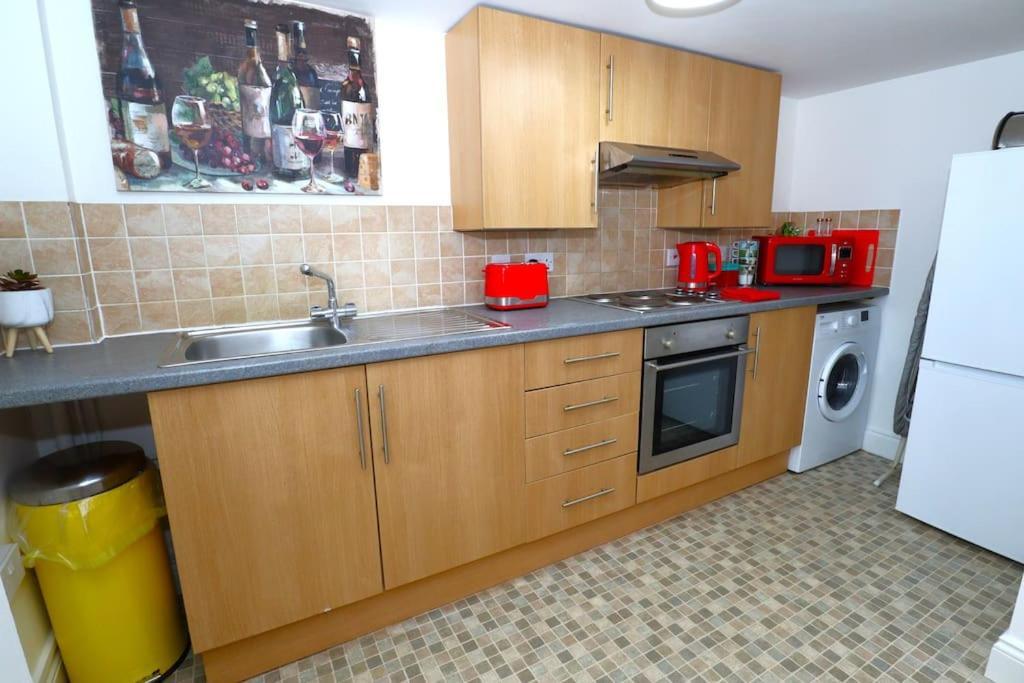 New Sunset Square Eastbourne 2 Bed Apartment, Long Stay Welcome 외부 사진