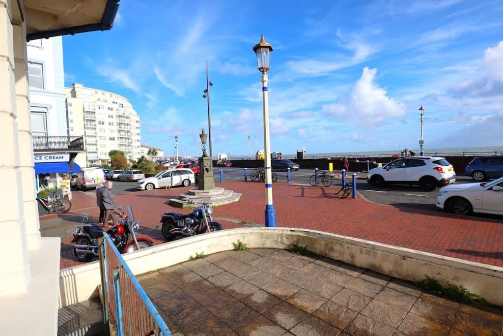 New Sunset Square Eastbourne 2 Bed Apartment, Long Stay Welcome 외부 사진