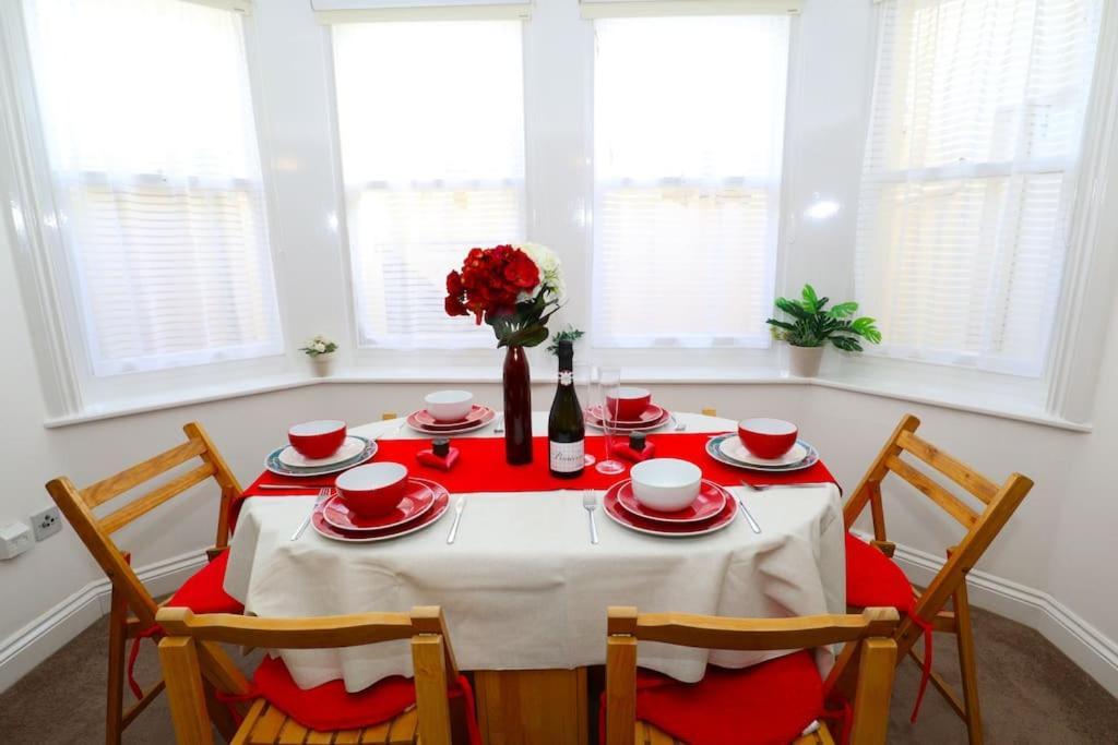 New Sunset Square Eastbourne 2 Bed Apartment, Long Stay Welcome 외부 사진