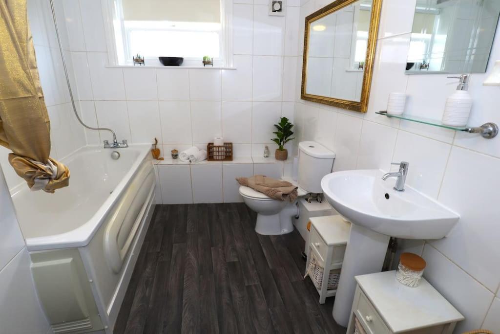 New Sunset Square Eastbourne 2 Bed Apartment, Long Stay Welcome 외부 사진