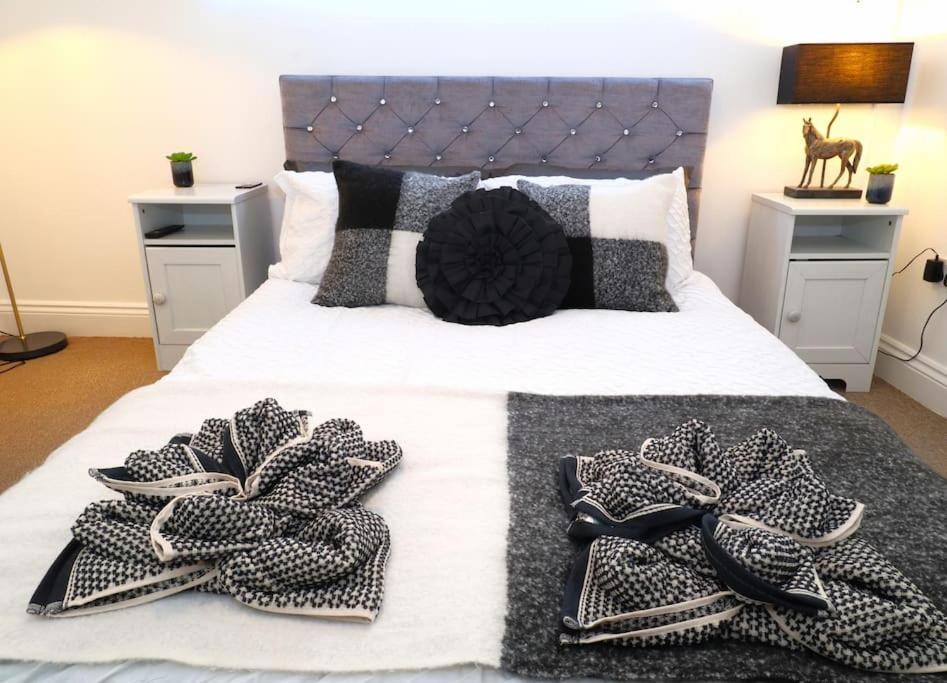New Sunset Square Eastbourne 2 Bed Apartment, Long Stay Welcome 외부 사진