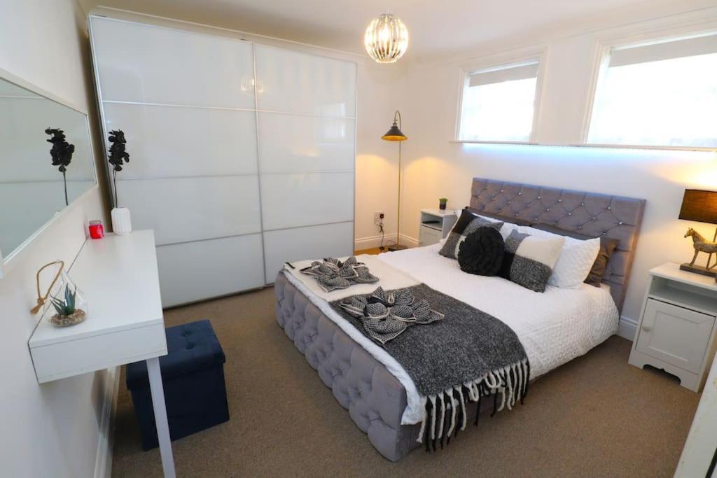 New Sunset Square Eastbourne 2 Bed Apartment, Long Stay Welcome 외부 사진