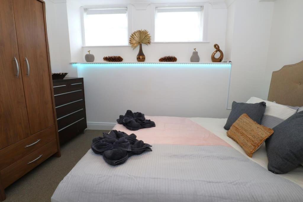 New Sunset Square Eastbourne 2 Bed Apartment, Long Stay Welcome 외부 사진