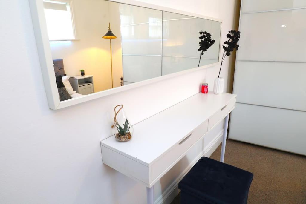 New Sunset Square Eastbourne 2 Bed Apartment, Long Stay Welcome 외부 사진
